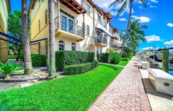 WALKWAY TO UNIT