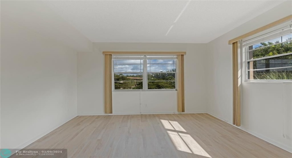 Guest with extra window