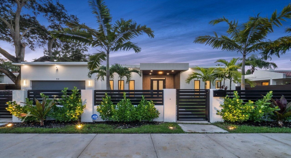713 SE 7th Street, Fort Lauderdale, Florida 33301, 4 Bedrooms Bedrooms, ,3 BathroomsBathrooms,Single Family,For Sale,7th,RX-10936295