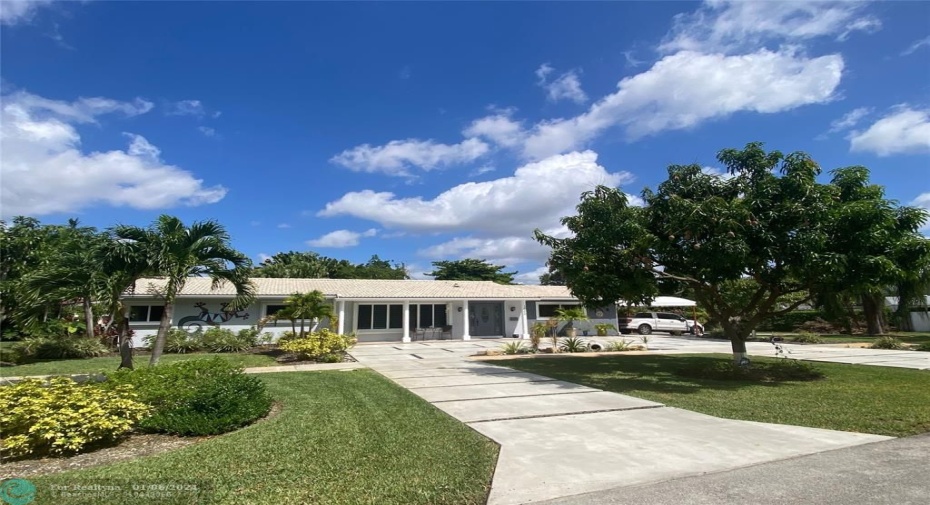 LARGE CORNER LOT ON CUL DE SACCIRCULAR DRIVEWAY, CONCRETE DRIVEIMPACT WINDOWS/DOORS