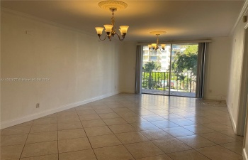 DINING/LIVING ROOM