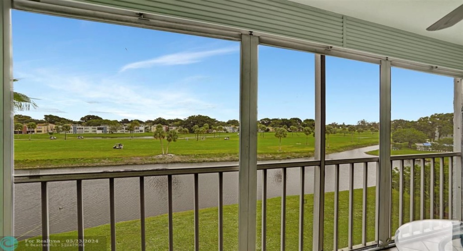 TOP FLOOR ELEVATOR BUILDING.   VIEW GOLF AND WATER