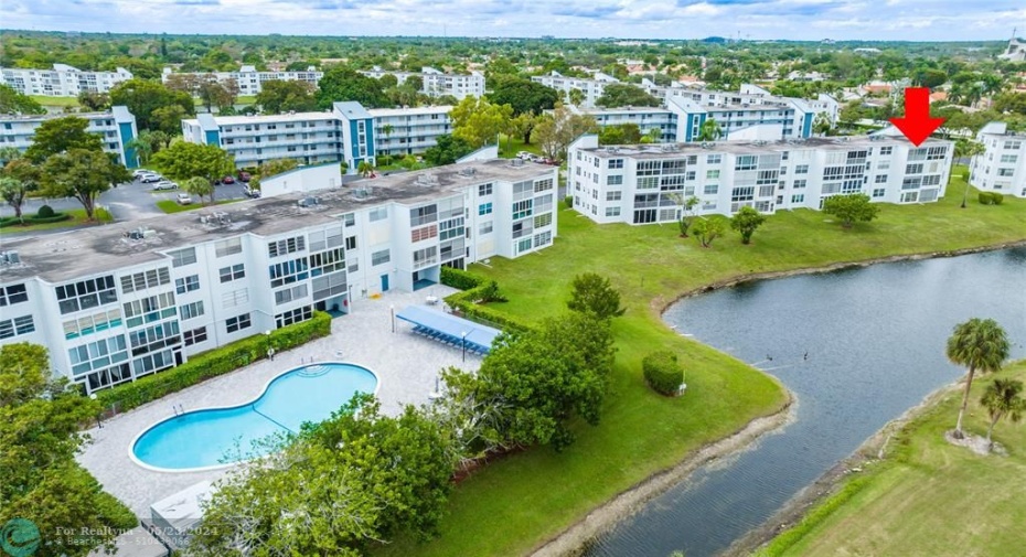 WATER AND GOLF VIEW