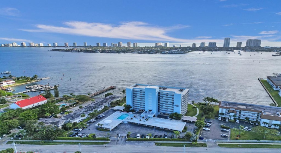 3040 Lake Shore Drive Unit 605, Riviera Beach, Florida 33404, 2 Bedrooms Bedrooms, ,2 BathroomsBathrooms,Condominium,For Sale,Lake Shore,6,RX-10937653