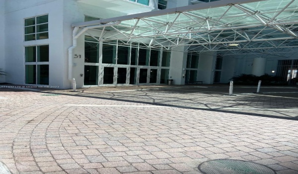 Front/building