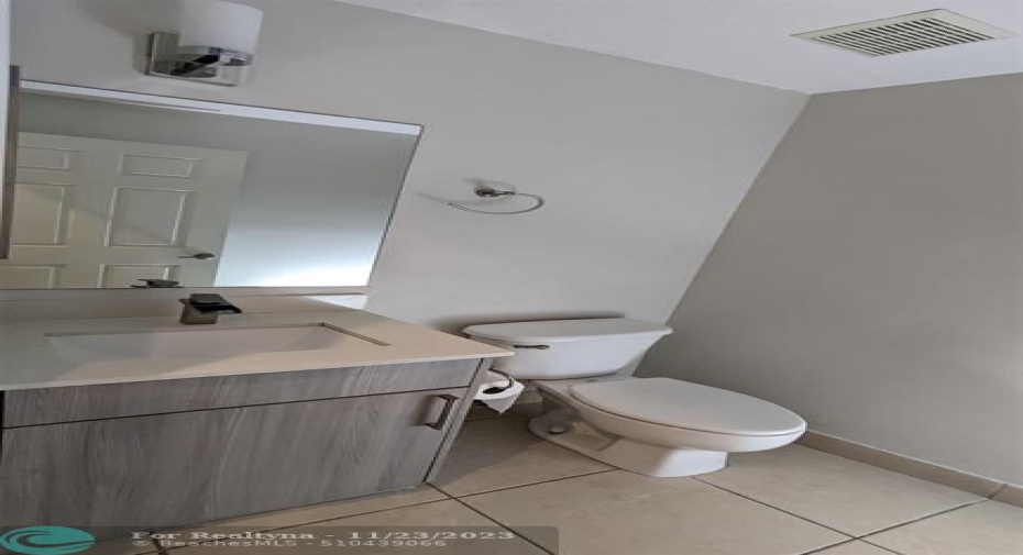 Bathroom 1st floor