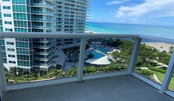 Huge Balcony Overlooking Beach & Cut