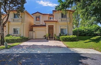 Amazing house, corner unit!