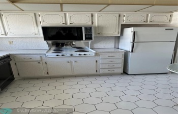 large eat in kitchen