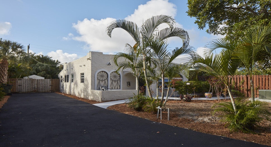 214 NE 9th Street, Delray Beach, Florida 33444, 2 Bedrooms Bedrooms, ,1 BathroomBathrooms,Single Family,For Sale,9th,RX-10938865