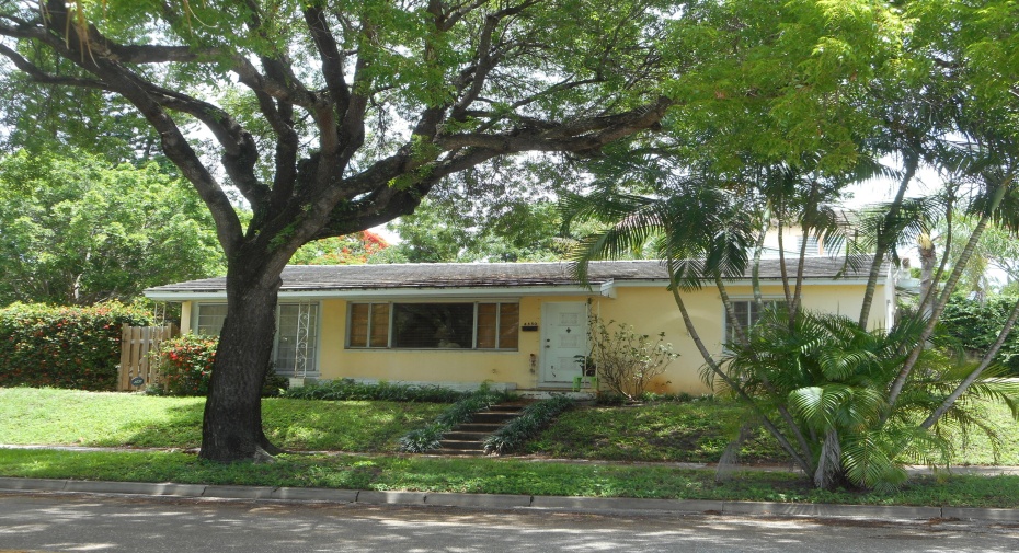 2330 Lake Avenue, West Palm Beach, Florida 33401, 2 Bedrooms Bedrooms, ,1 BathroomBathrooms,Single Family,For Sale,Lake,RX-10909713