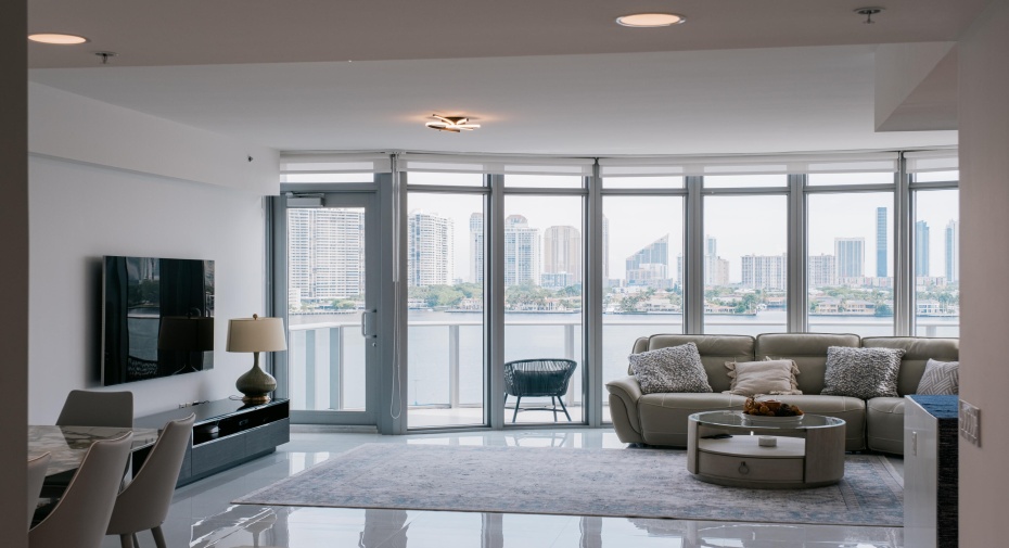 17301 Biscayne Boulevard Unit 811, North Miami Beach, Florida 33160, 2 Bedrooms Bedrooms, ,2 BathroomsBathrooms,Condominium,For Sale,Biscayne,8,RX-10939523