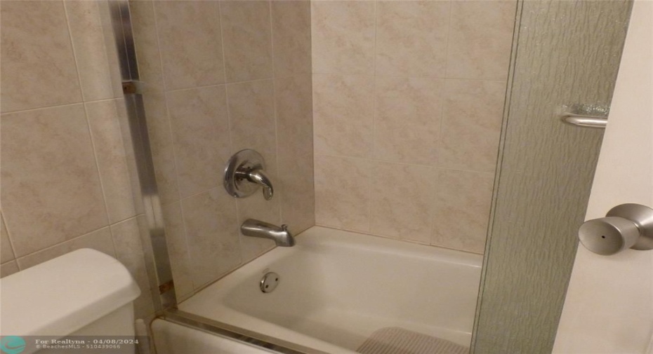 2nd bathroom with tub