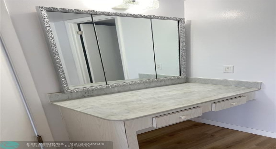 DRESSING AREA
