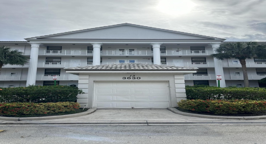 3630 Whitehall Drive Unit 205, West Palm Beach, Florida 33401, 2 Bedrooms Bedrooms, ,2 BathroomsBathrooms,Residential Lease,For Rent,Whitehall,2,RX-10940407