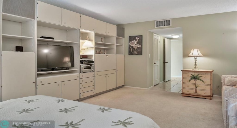 Guest Bedroom/Den