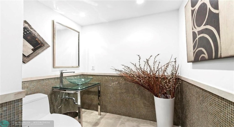1/2 bathroom