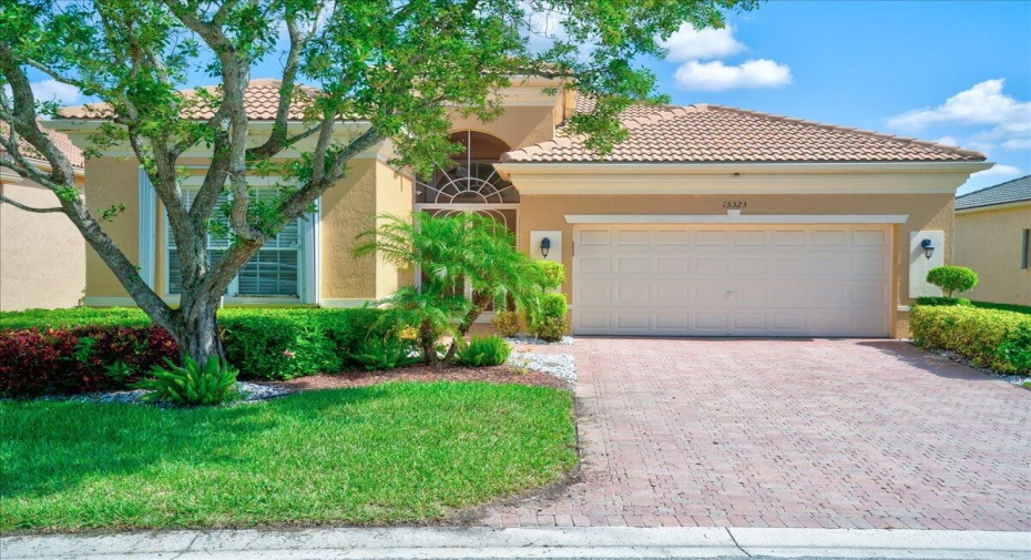 15323 Fiorenza Circle, Delray Beach, Florida 33446, 2 Bedrooms Bedrooms, ,2 BathroomsBathrooms,Residential Lease,For Rent,Fiorenza,1,RX-10909905