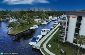 Top Floor With Beautiful City & River Views