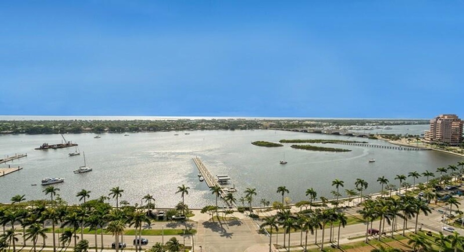 255 Evernia Street Unit 403, West Palm Beach, Florida 33401, 1 Bedroom Bedrooms, ,2 BathroomsBathrooms,Condominium,For Sale,Evernia,4,RX-10942655