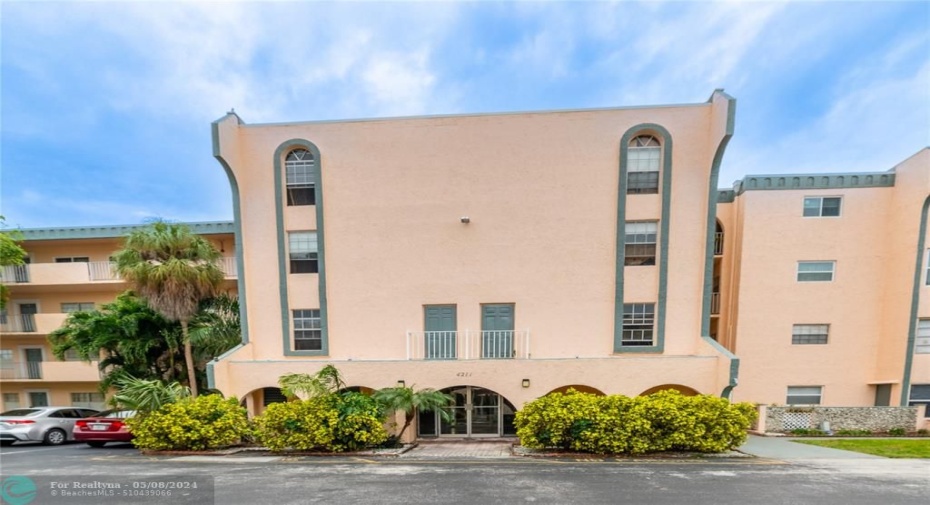 Diamond Condo with Pool