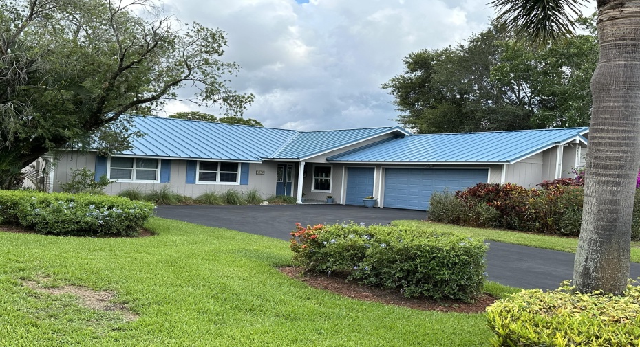 3854 SE Fairway, Stuart, Florida 34997, 3 Bedrooms Bedrooms, ,2 BathroomsBathrooms,Single Family,For Sale,Fairway,RX-10900997