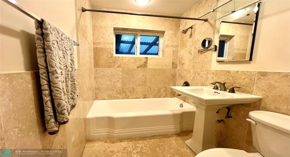 2nd Bathroom...