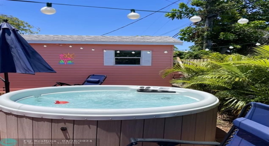 4-person hot tub