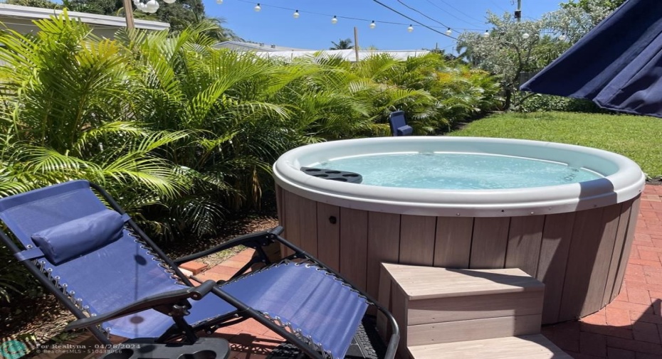 4-person hot tub