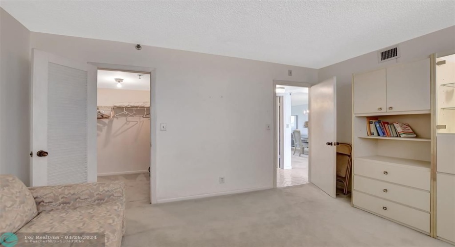 2nd Bedroom (with Walk-in Closet)