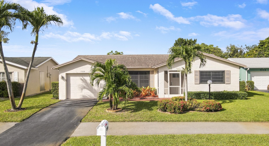 7328 Pine Forest Circle, Lake Worth, Florida 33467, 3 Bedrooms Bedrooms, ,2 BathroomsBathrooms,Single Family,For Sale,Pine Forest,RX-10942927
