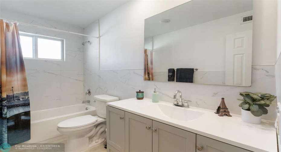Second bathroom combo tub shower