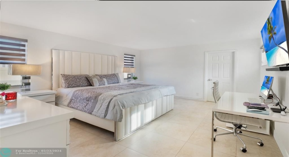 Very spacious master bedroom
