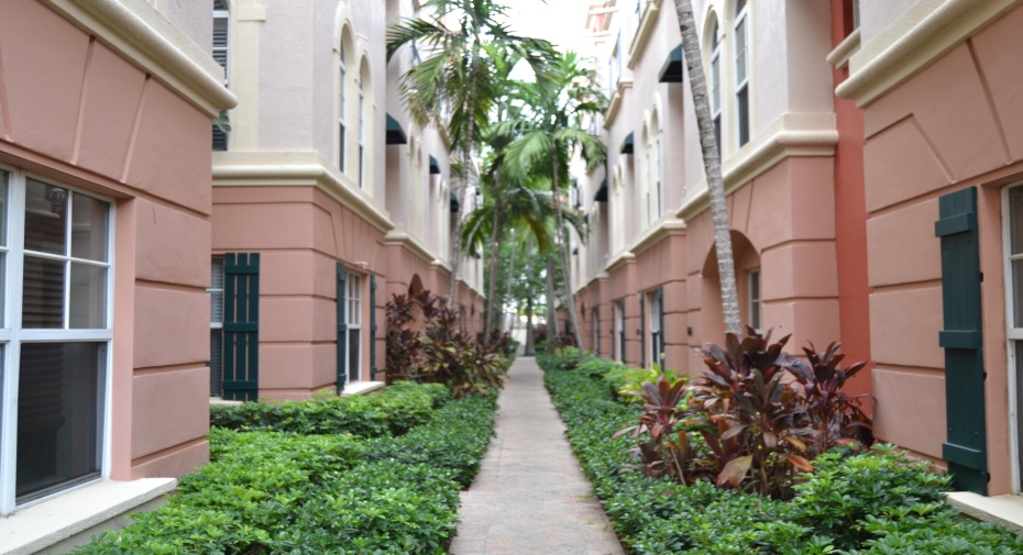1033 NE 17th Way Unit 102, Fort Lauderdale, Florida 33304, 3 Bedrooms Bedrooms, ,3 BathroomsBathrooms,Townhouse,For Sale,17th,RX-10944843