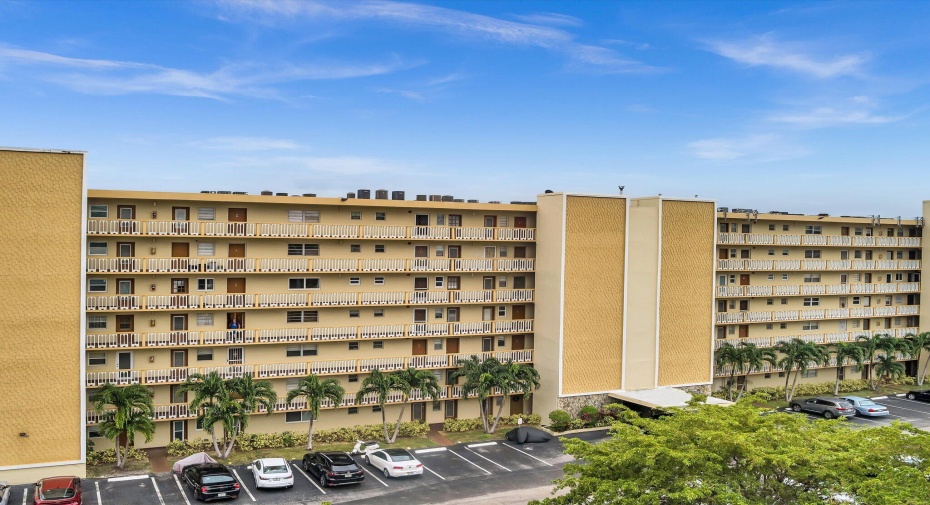319 NE 14 Avenue Unit 502, Hallandale Beach, Florida 33009, 2 Bedrooms Bedrooms, ,2 BathroomsBathrooms,Condominium,For Sale,14,5,RX-10945135