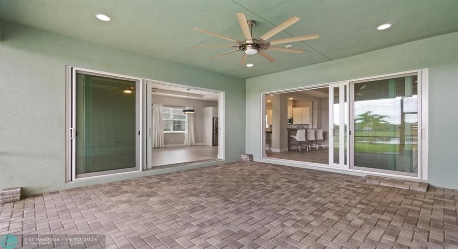 Screened in Lanai with Large fan to Relax in any day of th week!