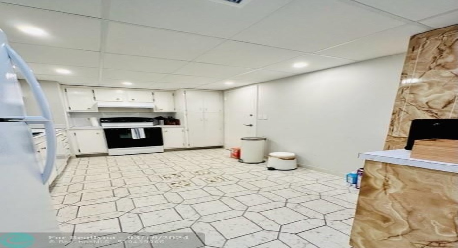 kitchen unit 212