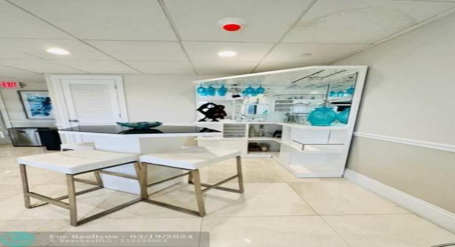 room bar