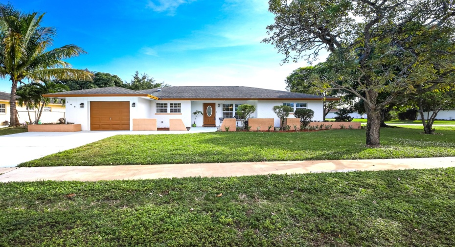 908 Hibiscus Drive, Royal Palm Beach, Florida 33411, 3 Bedrooms Bedrooms, ,2 BathroomsBathrooms,Single Family,For Sale,Hibiscus,RX-10945690