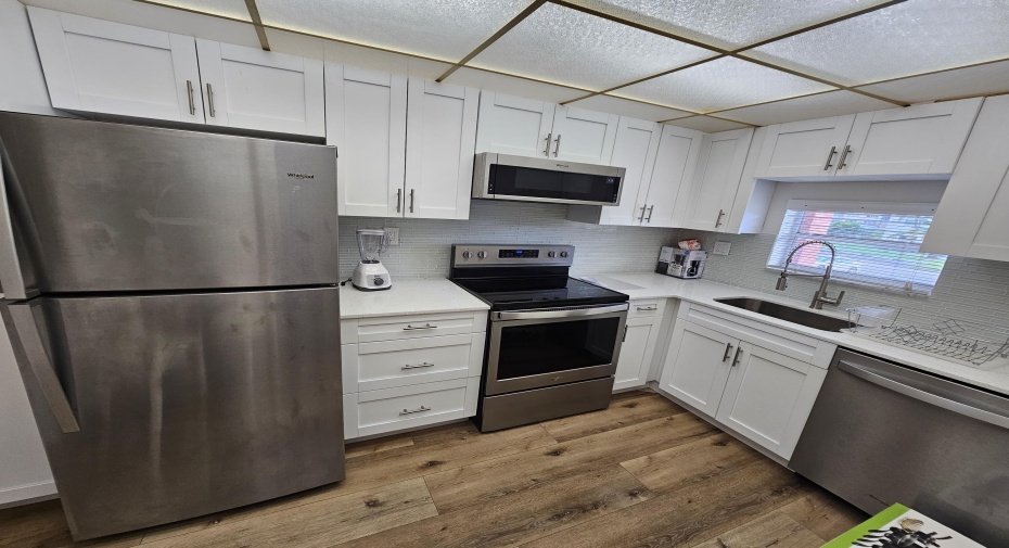 9611 N Hollybrook Lake Drive Unit 208, Pembroke Pines, Florida 33025, 2 Bedrooms Bedrooms, ,2 BathroomsBathrooms,Residential Lease,For Rent,Hollybrook Lake,2,RX-10931796