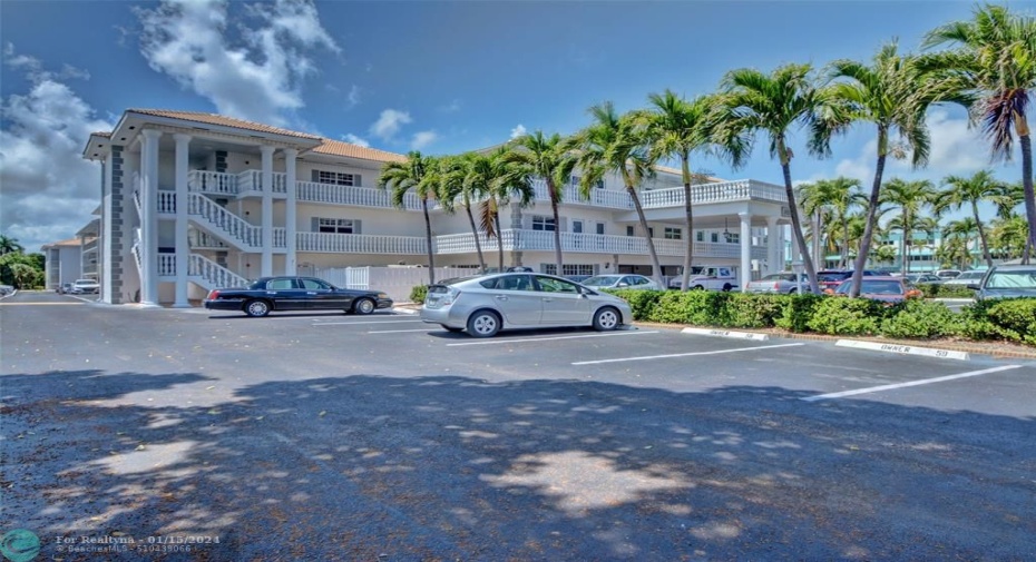 Beach & Boat Lovers Dream Rental!.. Live across the street from the beach in this highly demanded seasonal rental! This quaint but active community features a Private Beach Access, Boat Dock, Large Heated Pool, Fitness Room, Rec Room, New Laundry facility, Shuffleboard, BBQ Area & plenty of lounging areas. This cozy, clean, 3rd floor, 2/2 comes fully furnished in move in condition. also features a pool area view, close to the elevator, parking space, etc. just bring a toothbrush!.