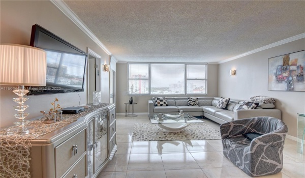 Very nice and high end furniture in great condition.