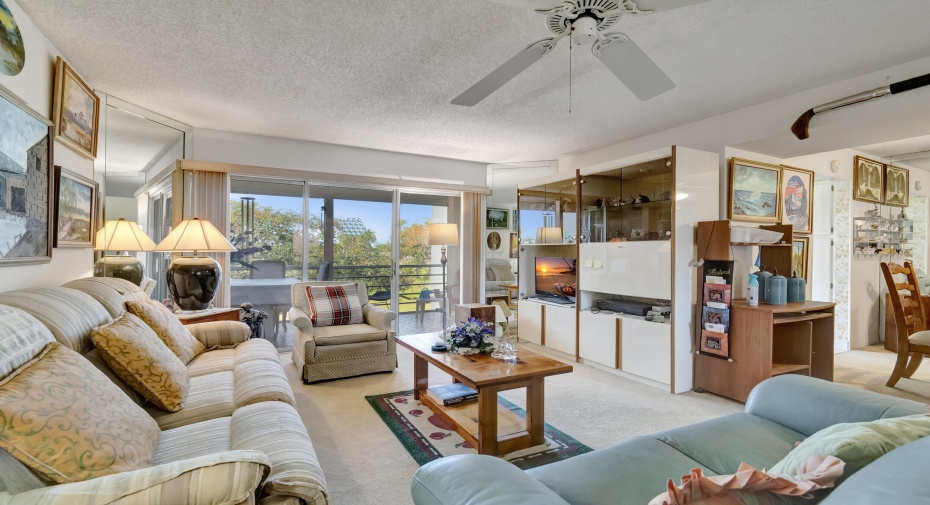 3871 Via Poinciana Unit 305, Lake Worth, Florida 33467, 2 Bedrooms Bedrooms, ,2 BathroomsBathrooms,Residential Lease,For Rent,Via Poinciana,3,RX-10946203