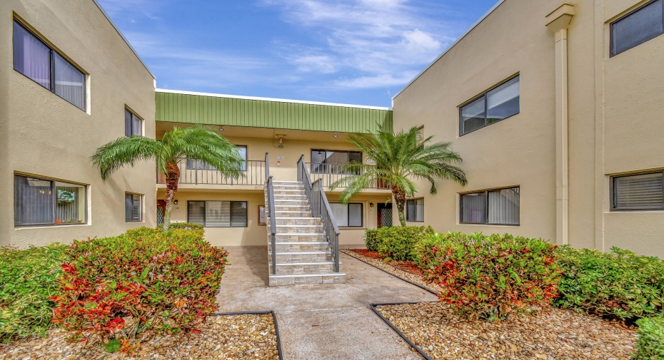15217 Lakes Of Delray Boulevard Unit 109, Delray Beach, Florida 33484, 2 Bedrooms Bedrooms, ,2 BathroomsBathrooms,Condominium,For Sale,Lakes Of Delray,2,RX-10936897