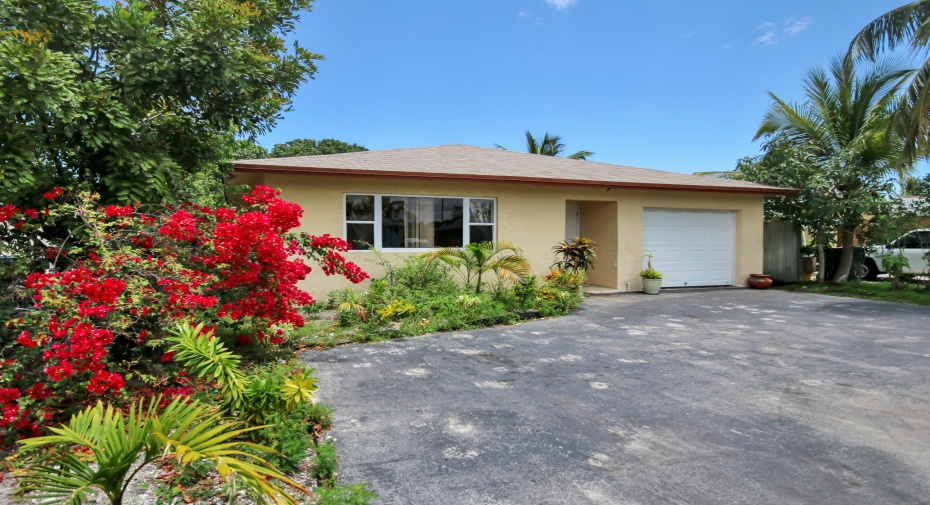 705 SW 6th Avenue, Delray Beach, Florida 33444, 6 Bedrooms Bedrooms, ,3 BathroomsBathrooms,Single Family,For Sale,6th,RX-10888759