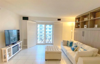 OVERSIZED LIVING ROOM
