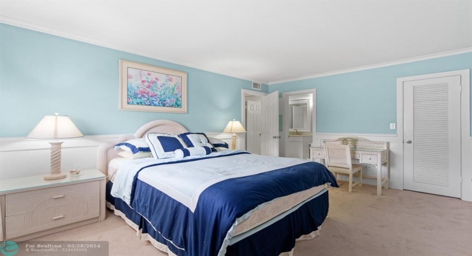 Has views of the Ocean.