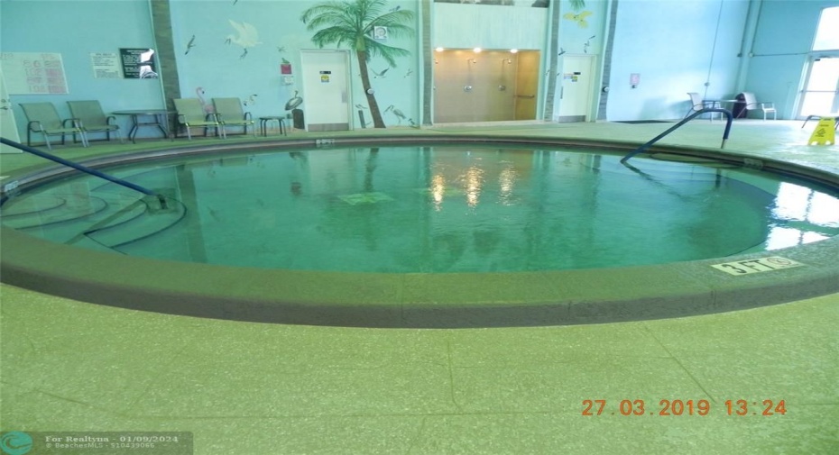INDOOR JACUZZI