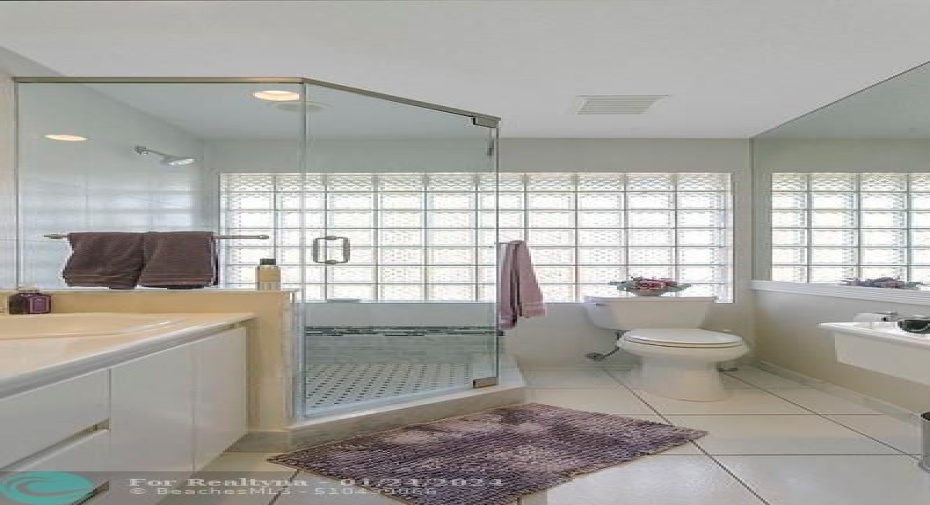 Full Hall Bath