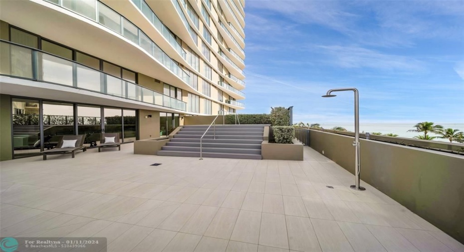 Private Balcony - Outdoor Shower